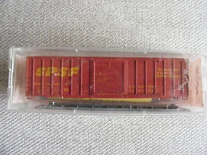 N Scale Roundhouse SPCF Steel Box car Rolling Stock USED - Picture 1 of 2