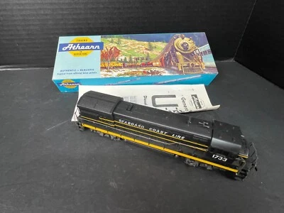 Athearn Trains Seaboard Coast Line HO 1733 U33-B Powered Diesel Toy - Image 1 of 4
