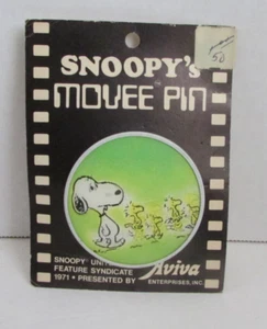 VINTAGE 1971 Aviva Peanuts Snoopy's Movee Pin - Lenticular Woodstock Gang NOS - Picture 1 of 2