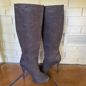Vera Wang Lavender Knee High Platform Stiletto Boots Pebbled Brown leather 7 M - Picture 1 of 10