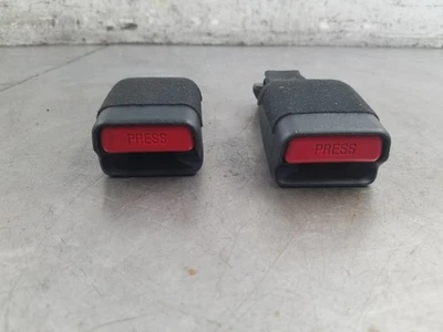 Пряжки задних ремней безопасности 2017 Lexus RC-F RC F NO6056 - Изображение 1 из 4