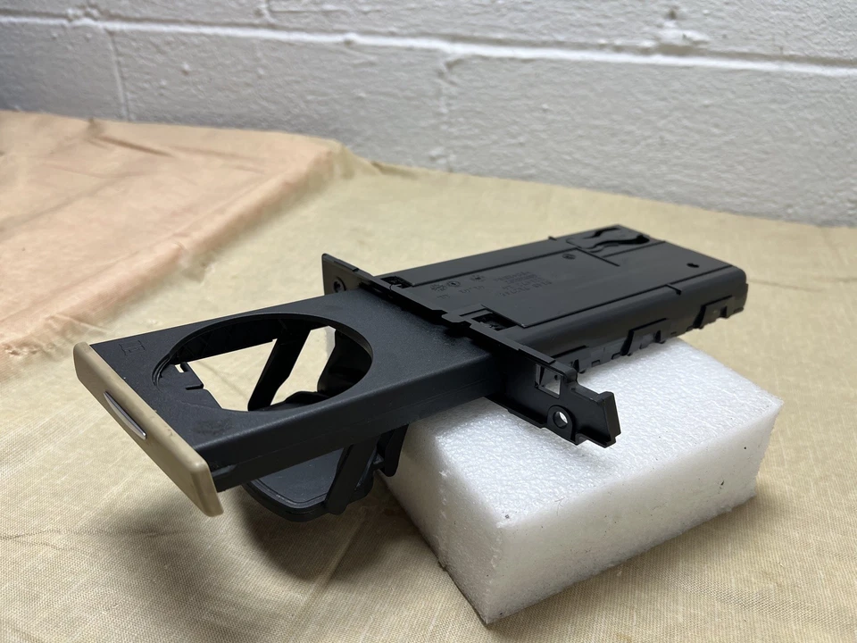 Par portavasos delantero izquierdo y derecho beige bmw 325i 330i 335i 328i M3  Foto 1 de 4