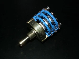 Interruptor de alta calidad vintage 3x12 contactos Iskra EZP02 hecho en Yugoslavia - Imagen 1 de 11