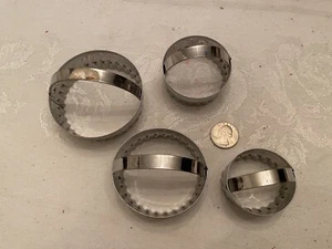 Vintage Set of 4 Metal BISCUIT / COOKIE CUTTERS 1 5/8" to 2 3/4" - Picture 1 of 7