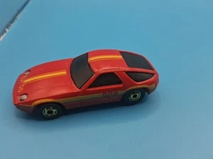 Bujes dorados HONG KONG Hot Wheels Porsche P-928 Turbo rojo 1:64 de colección 1982 - Imagen 1 de 4