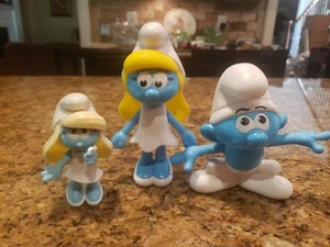 Burger King Smurfs Toys Smurfette X 2 & Hefty Smurf - Picture 1 of 15