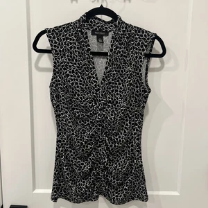 White House Black Market womens XS Ruched front sleeveless Blouse V Neck - Picture 1 of 3