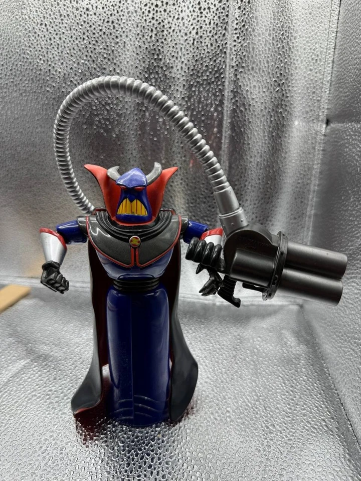 Figura de acción exclusiva de Toy Story Talking Evil Emperor Zurg de Disney Store Foto 1 de 4