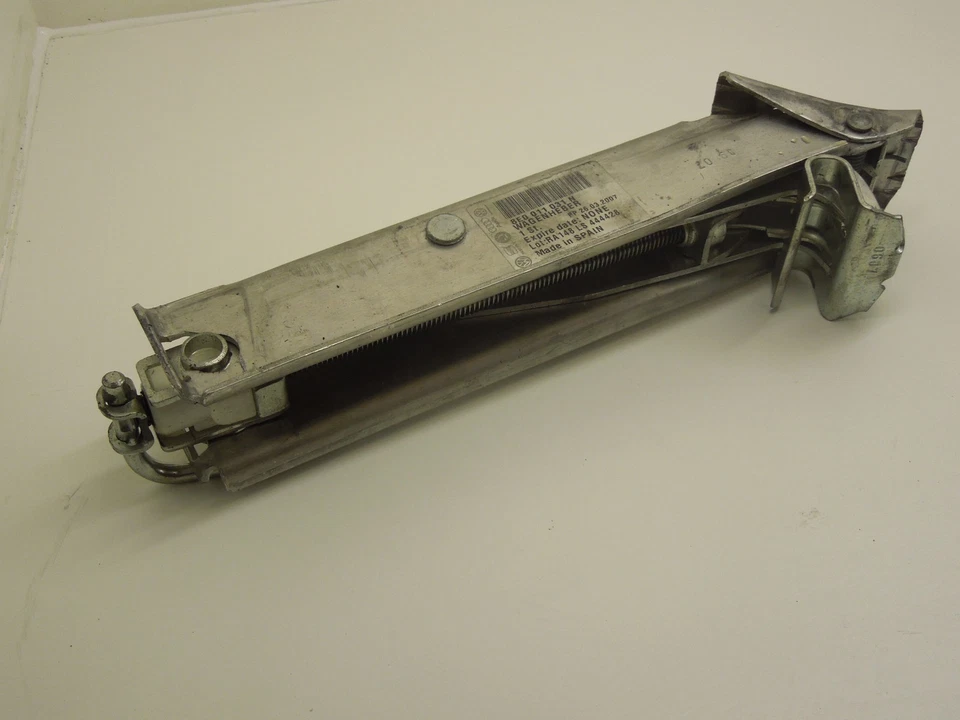 Jack Audi A4 8E B6 8E0011031N - Imagem 1 de 4