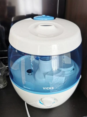 Vicks SweetDreams 3.8L Cool Mist Ultrasonic Humidifier - White/Blue (VUL575) - Image 1 of 4