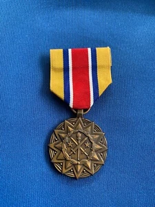 United States Army Reserve Achievement Medal Original E5 - Picture 1 of 2