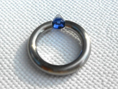 Spannring, Edelstahl, synthetischer Safir, in Handarbeit hergestellt. - Bild 1 von 4
