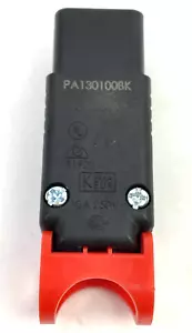 Conector de cable de alimentación de bloqueo C13 - Tornillo IEC-Lock PA130100BK - Imagen 1 de 5