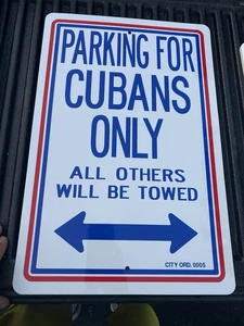 Letrero de estacionamiento para cubanos solo otros serán remolcados hombre cueva plástico decoración de pared - Imagen 1 de 2