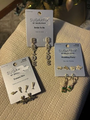 Juego de pendientes nupciales Sugarfix by BaubleBar Future Mrs tono dorado sin níquel Foto 1 de 4