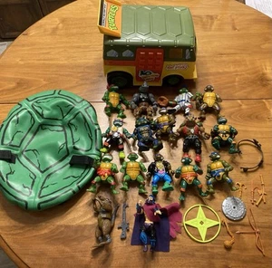 HUGE LOT VTG 1990s TMNT TEENAGE MUTANT NINJA TURTLES TOY ACTION FIGURE LOT - Bild 1 von 16