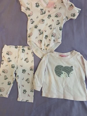 newborn baby clothes - Image 1 of 4