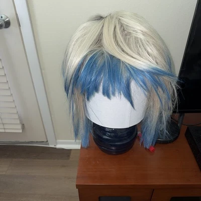 Peluca Bobbi Boss Platino Azul Premium Parte de Encaje Sintético Midway con Bangs Capas Foto 1 de 2