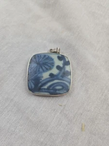 Antique Blue and White Floral Porcelain Oriental Pendant, Silver Frame. - Picture 1 of 2