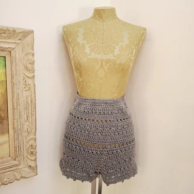 Pantalones Cortos Tejidos a Mano Para Mujer Gris Lana Cintura Alta Usar Sobre Medias Boho Cottagecore Foto 1 de 4