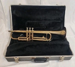 Bach TR300 Student Bb Trumpet with Selmer Hard Case - For Parts Or Repair - Picture 1 of 17