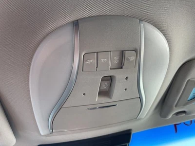 2011 年 INFINITI M37 屋顶控制台灰色带导航系统 965750 — 第 1/4 张图片