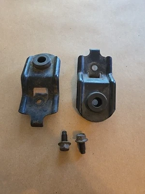 2003-2008 Subaru Forester Radiator Upper Mount Brackets Set Of 2 With Bolts OEM Foto 1 de 4