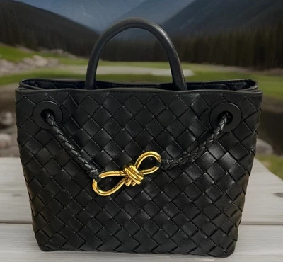Bolsa de mão superior de couro preta pequena Andiamo Bottega Veneta em perfeito estado - Imagem 1 de 4
