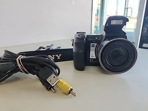 Sony Cyber-Shot DSC-H7 Digital Camera & Battery With 2 GB Memory Card And Cord - Picture 1 of 10