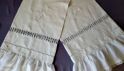 N08 Ancienne taie de traversin en lin brodé monogramme BB et jours 44,5x212cm - Photo 1/4