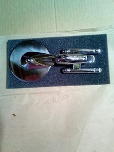 Star Trek USS Enterprise NCC-1701 Stainless Steel Pizza Cutter, Think Geek. - Picture 1 of 3
