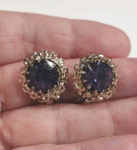 Vintage GT Purple Rhinestone Round Weiss Signed Clip Earrings, 3/4", C25 - Picture 1 of 4