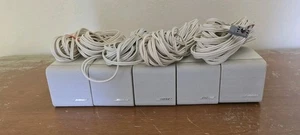 5 Bose Single Cube Lautsprecher - Weiß mit Lautsprecherkabeln - Bild 1 von 6
