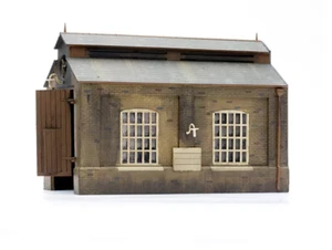 OO Railway -Dapol Engine Shed 00 Gauge 1:75 Scale Plastic - Picture 1 of 1