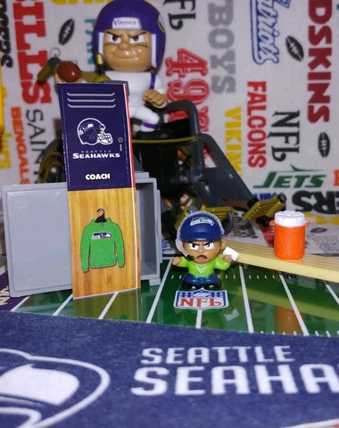NFL Teenymates Seattle Seahawks Coach figure (exclusive to 2019 14-pc set) Cover