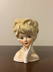 Vintage Lefton Damen Kopf Vase 6"" blondes Haar blaue Augen Perlen Handschuhhand - Bild 1 von 9