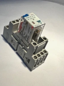 RMIA45024AC Carlo Gavazzi 4PDT Bobina 24Vac senza bloccaggio 5A e base ZM14NA - Foto 1 di 1