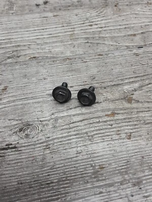 2014 14 09-15 SUZUKI SFV650 SFV 650 BASCULANTE BRAZO OSCILANTE CADENA GUÍA PERNOS JUEGO DE 2 Foto 1 de 4