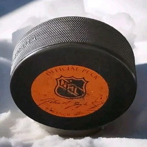 BOBBY HULL HOF SIGNED VINTAGE ZIEGLER GT SLUG NHL GAME PUCK - CANADA RARE NO COA - Picture 1 of 11