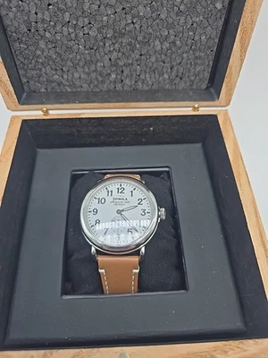 Reloj Hombre Shinola The Runwell Blanco Dial Correa Cuero Marrón Foto 1 de 4
