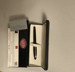 Bolígrafo negro Aurora Ipsilon Satin B70 - Nuevo en caja - Imagen 1 de 3
