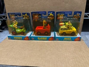 Toy Story 2 Barbie Woody & Buzz Lightyear 3 Diecast Fahrzeuge Mattel Sealed MIB - Bild 1 von 4