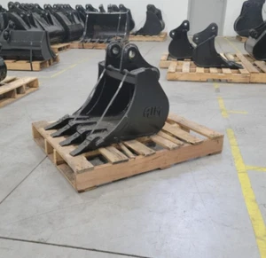 New 18" Excavator Bucket for a Komatsu PC45 - Picture 1 of 4