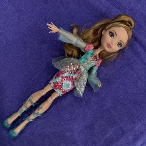 EVER AFTER HIGH con 1 Zapato -Ashlynn Ella Primer Capítulo 1er Muñeca Cabello de Jengibre F9 - Imagen 1 de 12