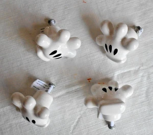 Neu mit Etikett 4er Set Vintage Mickey Mouse Handschuh Keramik Schubladengriffe Kommode Schrank - Bild 1 von 2