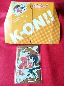 Llavero Yui Hirasawa Azusa Nakano K-on Placa de Metal Lawson Limited Kyoani 9 - Imagen 1 de 5