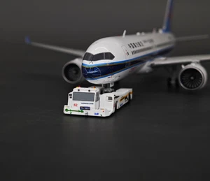 1:200 Lufthansa 62 Taxibot Wheel Hugging Tractor Model 3D Printing Coating Model - Picture 1 of 4