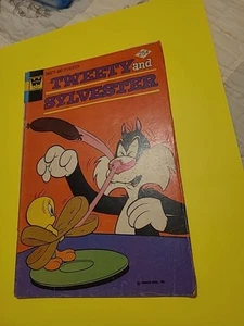 1975 COMIC TWEETY AND SYLVESTER - Picture 1 of 6