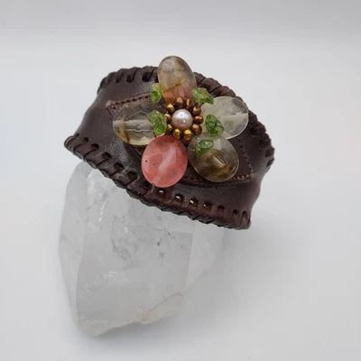 Joyería Pulsera Brazalete Cuero con Gemas Multicolor, Acento Flor Foto 1 de 4