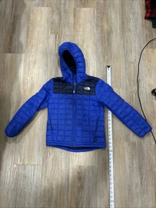 The North Face Thermoball gefütterte Jacke Jungen Small 7-8 blau Primaloft - Bild 1 von 18